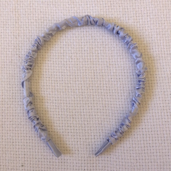 Hair product bundle two headbands and a gold claw clip - Picture 3 of 7